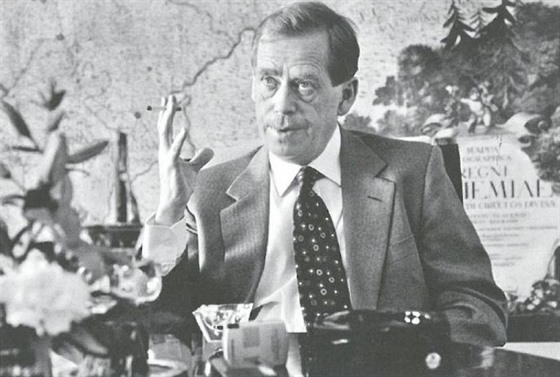 Václav Havel ve své pracovn, 1995 (z knihy eskosloventí prezidenti, Paseka...
