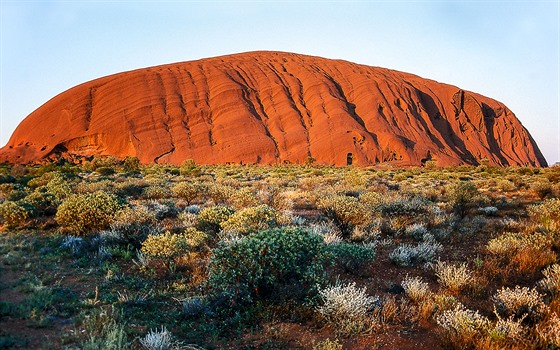 Ayers Rock neboli Uluru je nejvtím skalním monolitem svta.