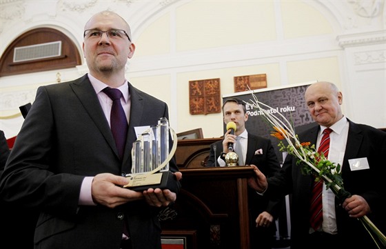 Cenu Podnikatel roku pevzal za vítze Michal Kostka.