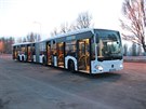 Dopravní podnik testuje velkokapacitní autobus, který uveze tém dv st lidí...