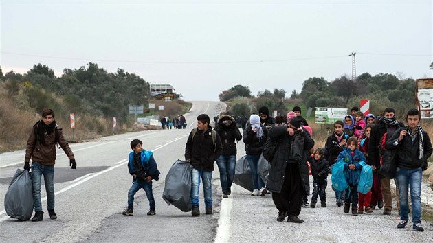 Uprchlci na eckm ostrov Lesbos (30. ledna 2016)