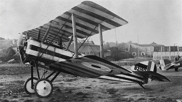 Sopwith Pup s divokm zbarvenm u koln jednotky. Vtina Pup slouila k vcviku, v pozdj fzi vroby byly dodvny pmo ke kolnm jednotkm.