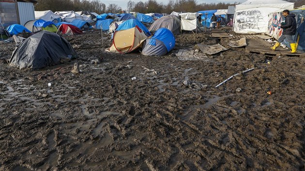 V uprchlickm tboe v Dunkerque ije asi 2500 lid (leden 2016)