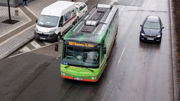 Elektrobus, kter jezd mezi stanic metra Budjovick a BB Centrem.