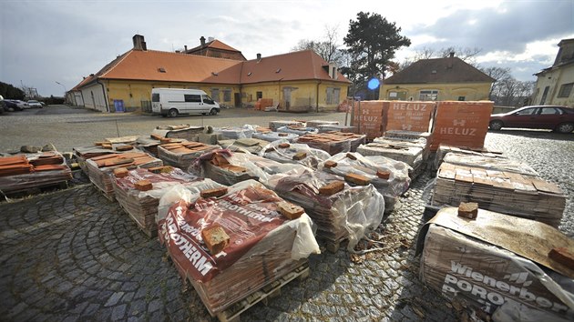 Novm majitelem zmku v Dukovanech se stal tebsk podnikatel Richard Hork. Postupn z nho buduje chloubu obce.