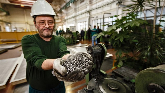 Kovohut Pbram, kter mj. zpracovvaj elektronick a jin odpad, recykluj olovo a ostatn kovy. Vroba olovnch diabolek