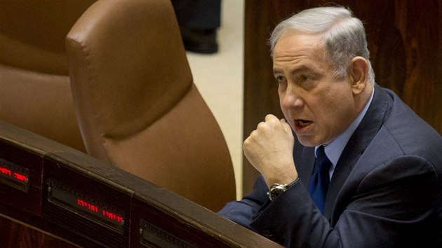 Premir Benjamin Netanjahu bhem projednvn nvrhu zkona o vylouen len Knesetu, kte se chovaj neeticky (9. nora 2016).