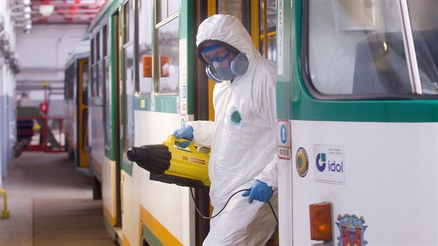 Jestli se tato dezinfekce osvd, pejde dopravn podnik i na flotilu svch autobus.