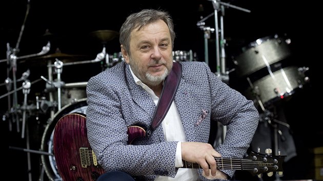 Hudebn skladatel, kytarista, zpvk a texta Michal Pavlek oslav 14. nora 2016 edest narozeniny.