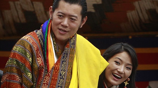 Bhtnsk krl Jigme Khesar Namgyel Wanghung a krlovna Jetsun Pema (Thimphu, 15. jna 2011)