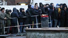 Běženci čekají v Berlíně na registraci (1. února 2016) Běženci čekají v Berlíně na registraci (1. února 2016)