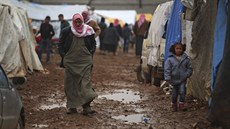 K syrsko-tureckému hraničnímu přechodu Bab al-Salam dorazily tisíce Syřanů,... K syrsko-tureckému hraničnímu přechodu Bab al-Salam dorazily tisíce Syřanů,...