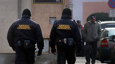 Asistenti prevence kriminality v sokolovských ulicích. Asistenti prevence kriminality v sokolovských ulicích.