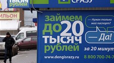 Reklamy na půjčky jsou v Rusku na každém kroku. Na snímku nabídka půjčky ve... Reklamy na půjčky jsou v Rusku na každém kroku. Na snímku nabídka půjčky ve...