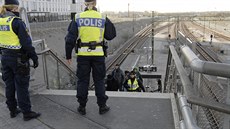 Uprchlíci bez doklad, které policie zadrí v Hyllie, putují do azylových...