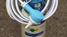 Entonox obsahuje směsici rajského plynu a kyslíku. Pacientům v sanitkách pomůže... Entonox obsahuje směsici rajského plynu a kyslíku. Pacientům v sanitkách pomůže...