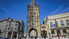 Pro turisty, ale možná i pro mnoho Pražanů, bude změna barvy Prašné brány... Pro turisty, ale možná i pro mnoho Pražanů, bude změna barvy Prašné brány...