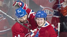 Tomá Plekanec (vlevo) a Brendan Gallagher slaví gól Montrealu.