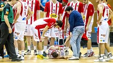 Snímek po extempore mezi Janem Špačkem ze Svitav a na zemi ležícím Lukášem... Snímek po extempore mezi Janem Špačkem ze Svitav a na zemi ležícím Lukášem...