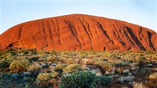 Ayers Rock neboli Uluru je největším skalním monolitem světa. Ayers Rock neboli Uluru je největším skalním monolitem světa.