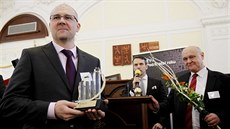 Cenu Podnikatel roku převzal za vítěze Michal Kostka. Cenu Podnikatel roku převzal za vítěze Michal Kostka.