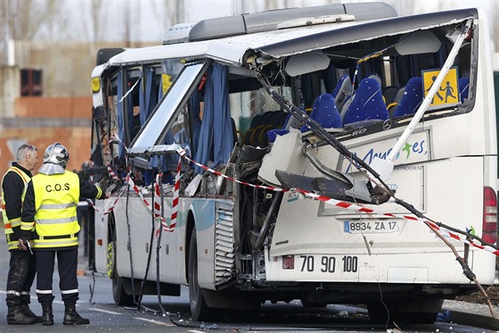 Pi nehod ve francouzském mst Rochefort zahynulo est dtí (11. února 2016)