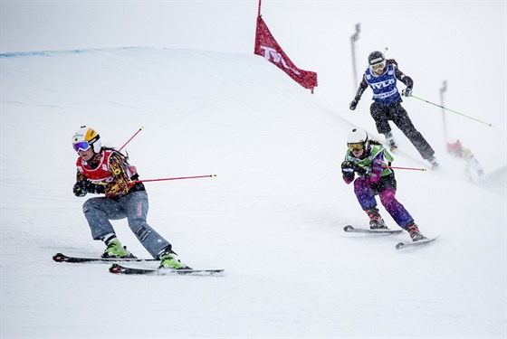 Marielle Thompsonová, Andrea Zemanová a Sabine Wolfsgruberová (zleva) si to...