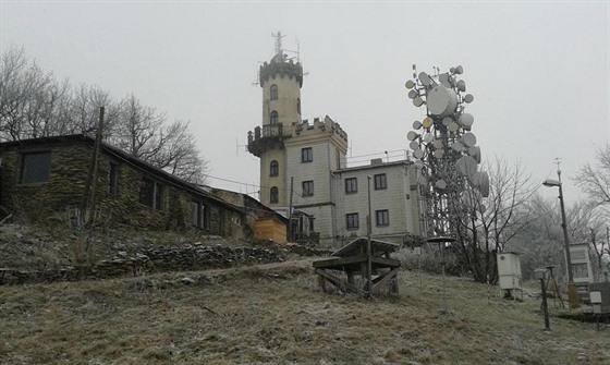 Meteorologická stanice na vrcholu Mileovky (17. února 2016)
