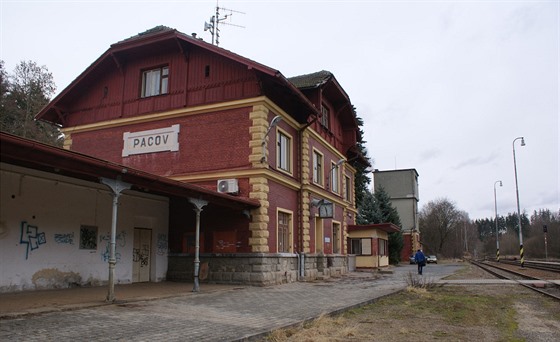 Nádraí v Pacov dnes patí mezi nejvíce zanedbané na Vysoin.