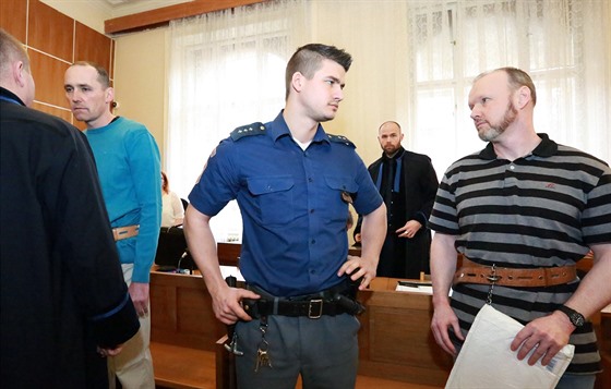 Roman Dolíhal (vpravo) dostal trest 12 let ve vznici s nejpísnjím reimem.