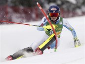 Mikaela Shiffrinov ve slalomu v Crans Montan.