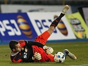 MÁM. Jihlavský gólman Matej Rakovan zasahuje v duelu proti Slavii MÁM. Jihlavský gólman Matej Rakovan zasahuje v duelu proti Slavii