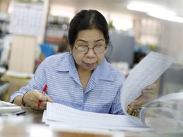 , a 67-year-old accountant, works in a transportation company in Bangkok,...