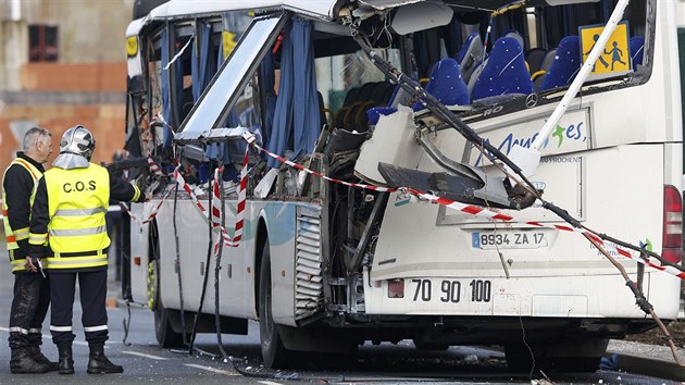 Pi nehod ve francouzskm mst Rochefort zahynulo est dt (11. nora 2016)