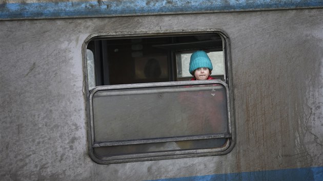 Benci ve vlaku na ndra v idu na srbsko-chorvatsk hranici (12. nora )
