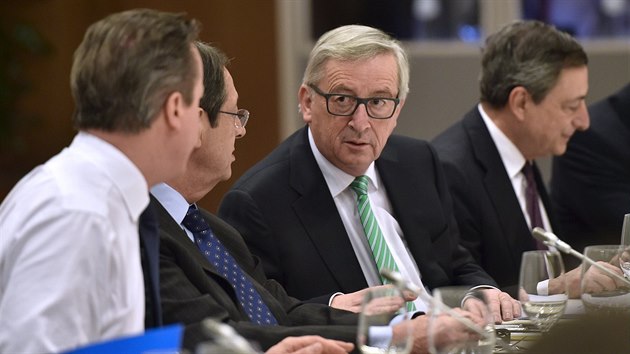 David Cameron a Jean-Claude Juncker na spolen veei evropskch sttnk v Bruselu (19. nora 2016)