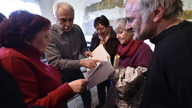 Sprva loi radioaktivnch odpad v Rohozn na Jihlavsku pedstavila plnovan metody geologickch prac spojen se zvaovanm hlubinnm loitm jadernho odpadu. (12.2.2016)