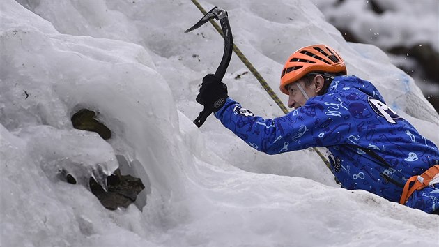 Uml ledov stna ve Vru na rsku hostila 13. nora ti destky horolezc pi mistrovstv R v ledovm lezen na rychlost.