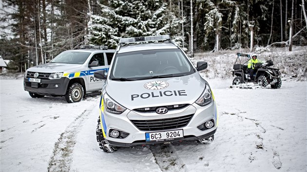 Mstsk SUV Hyundai ix35 el u sboru kritice, e nezvldaj t잚 tern. Na misi ve Slovinsku je nedvno narychlo nahradily plnokrevn offroady VW Amarok a Toyota Land Cruiser. Hyundaie a Amaroky porovnal na Lipn redaktor MF DNES.