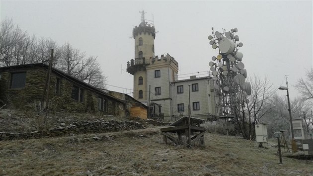 Meteorologick stanice na vrcholu Mileovky (17. nora 2016)