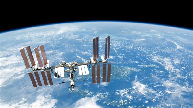 Mezinrodn vesmrn stanice (ISS) nad Zem.