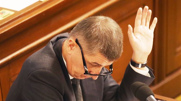 Andrej Babi pi hlasovn o zkonu o elektronick evidenci treb v Poslaneck snmovn. (10. nora 2016)