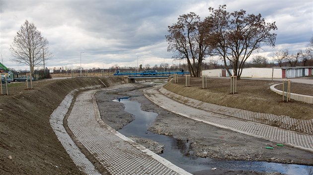 Prce na prav koryta od Prask tdy po st Dobrovodskho potoka do Vltavy stly 50 milion korun.