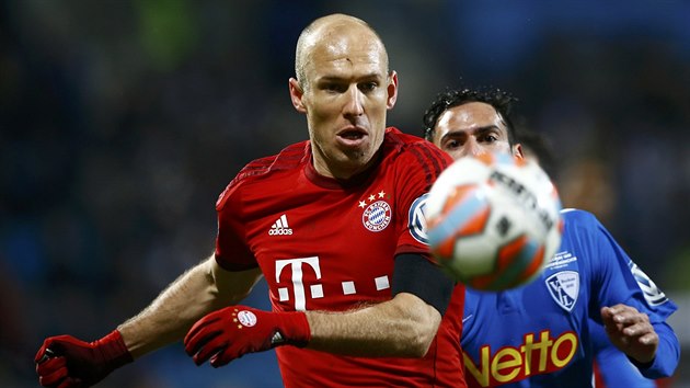 Nizozemsk fotbalista Arjen Robben z Bayernu v utkn Nmeckho pohru proti Bochumi.