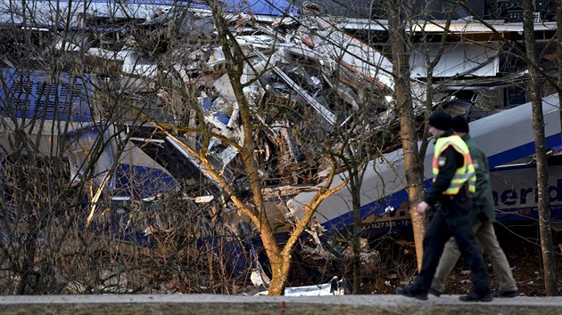 Srka vlak na trati nedaleko bavorskho msta Bad Aibling (10. nora 2016)