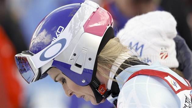 Nespokojená Lindsey Vonnová po pádu ve sjezdu v italském La Thuile.