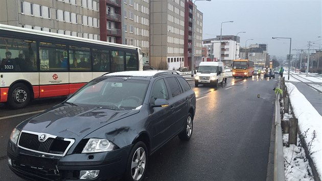 idi srazil na pechodu dv mlad dvky. S tkmi zrannmi byly pevezeny do nemocnice(17.2.2016)