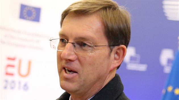 Slovinsk pedseda vldy Miro Cerar na unijnm summitu v Bruselu. (19. 2. 2016)