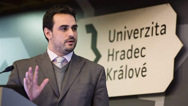 Akademick sent Univerzity Hradec Krlov nezvolil ani ve druhm kole rektora. Na snmku je jeden z kandidt na funkci Kamil Kua (10. nora 2016).
