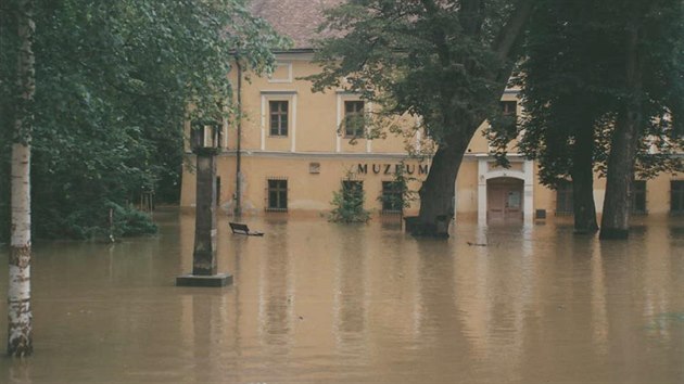 Pohled na zatopenou Litovel na Olomoucku bhem povodn v ervenci 1997.